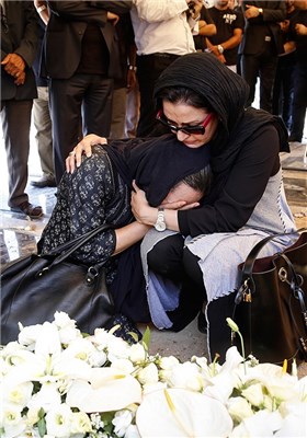 مریلا زارعی در مراسم تشییع پیکر مرحوم بهمن زرین پور - کرج