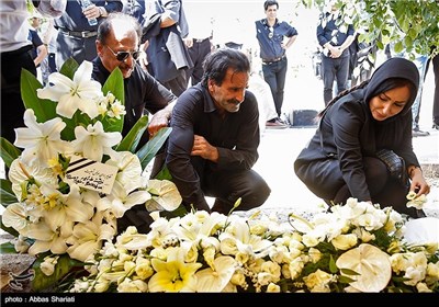 پرستو صالحی در مراسم تشییع پیکر مرحوم بهمن زرین پور - کرج