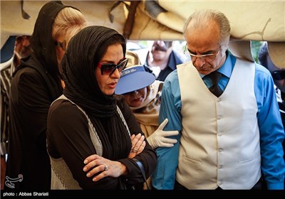 مریلا زارعی در مراسم تشییع پیکر مرحوم بهمن زرین پور - کرج
