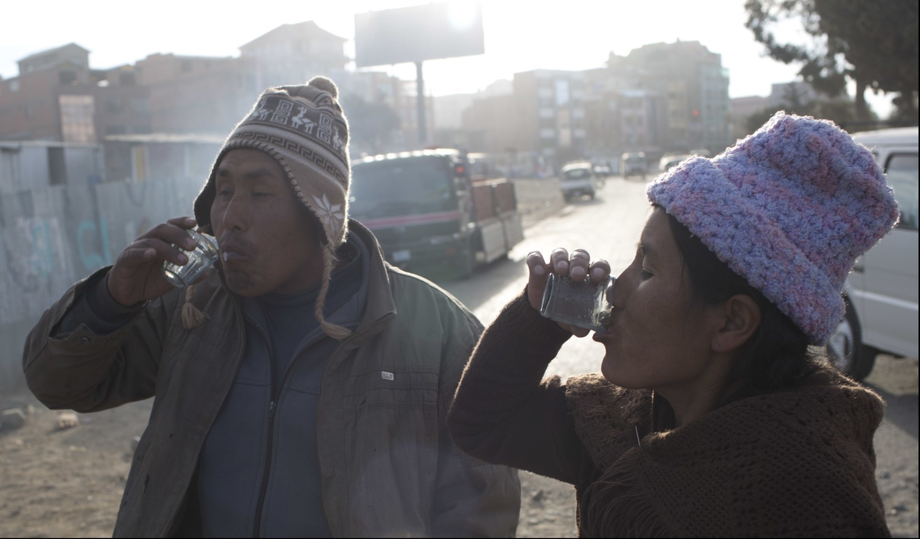 مردم بولیوی برای رفع مشکلات تنفسی «شیر خر» می‌خورند