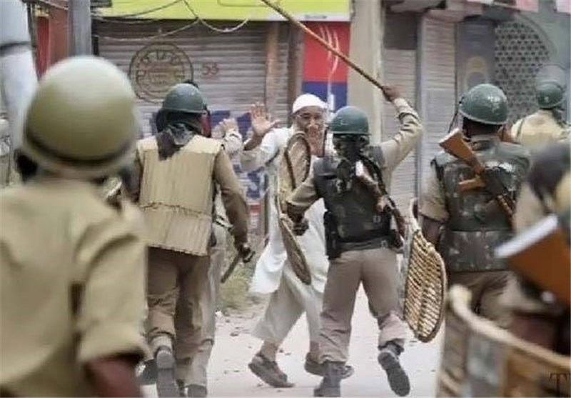 کشمیر جھڑپیں؛ بھارتی فوج کی فائرنگ سے 11 افراد شہید، 90 زخمی