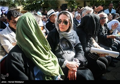 هدیه تهرانی در مراسم تشییع پیکر مرحوم عباس کیارستمی کارگردان سینما