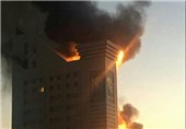 گمانه‌زنی درباره علت احتمالی آتش‌سوزی برج سلمان مشهد/ اشتعال مجدد ضلع روبه‌روی برج‌