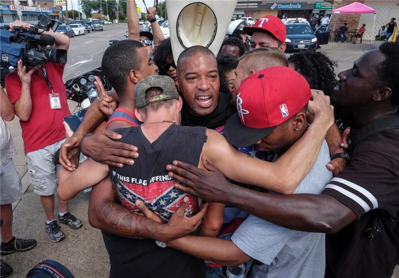 تعمیق اختلافات نژادی در آمریکا در پی تشدید اعتراضات به خشونت‌ پلیس