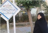 مادر شهیدان حسینی نسب: خانواده شهدا جز احترام توقعی از مسئولان ندارند/ 30 سال گمنامی سه شهید بروجردی و نام‌گذاری تنها یک بلوار به نام آن‌ها