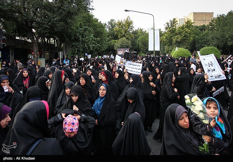 قم| راهپیمایی باشکوه مردم قم در حمایت از عفاف و حجاب برگزار شد