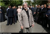 فیض‌الله عرب سرخی در مراسم تشییع پیکر همسر محسن آرمین 