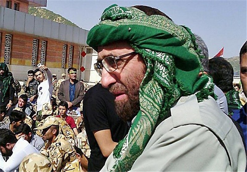 سردار باقرزاده در مراسم استقبال از شهدا در مریوان با لباس کردی + عکس‌