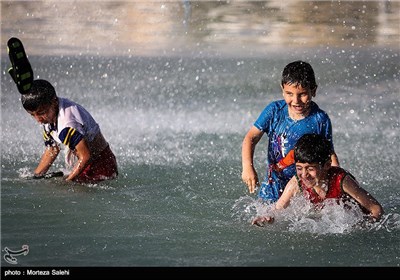 آب بازی در میدان امام خمینی(ره) اصفهان