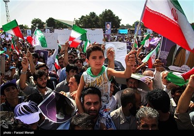 Iran's President Rouhani Receives Warm Welcome in Kermanshah