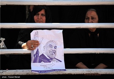 Iran's President Rouhani Receives Warm Welcome in Kermanshah