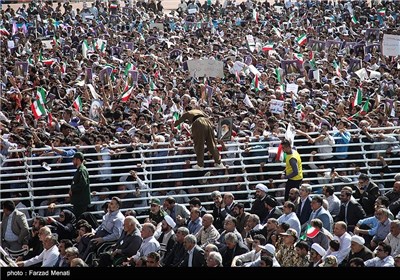 Iran's President Rouhani Receives Warm Welcome in Kermanshah