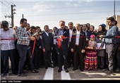 رنگ روبان افتتاح مسکن مهر را &quot;بنفش&quot; کنید شاید آقای وزیر بیاید