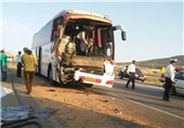 تصادف کامیون و اتوبوس در اتوبان زنجان-قزوین 21 مصدوم بر جای گذاشت