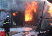 آتش‌سوزی در بزرگترین انبار لوازم خانگی کرمانشاه خسارت جانی نداشت