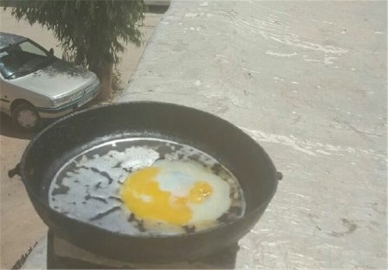 رکورد شکنی هوای قصرشیرین با گرمای 45 درجه/ پخت نیمرو در آفتاب سوزان قصرشیرین+عکس