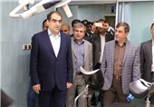 وزیر بهداشت: بیمارستان‌هایی را در استان البرز دیدم که مردم روی زمین خوابیده بودند