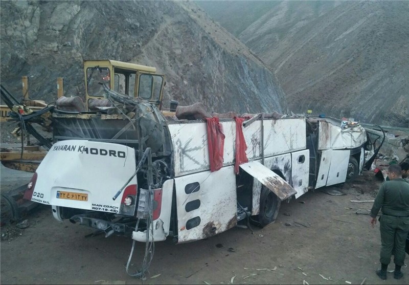 سانحه واژگونی اتوبوس در جاده چالوس به روایت تصویر