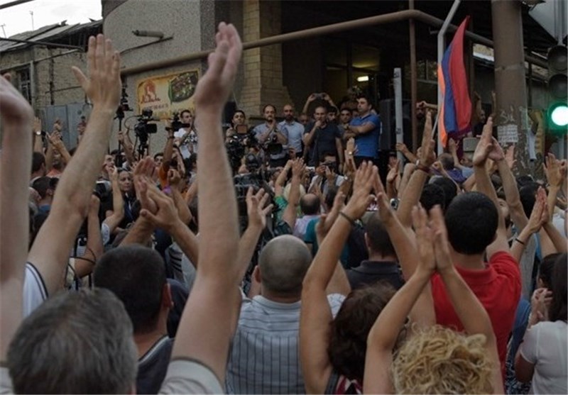 مردان مسلح در ارمنستان همه گروگان‌ها را آزاد کردند