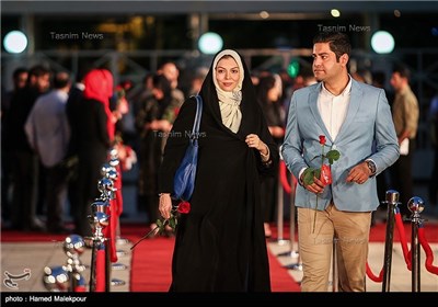 ورود آزاده نامداری و همسرش به شانزدهمین جشن سینمایی و تلویزیونی حافظ