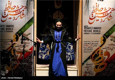 شیلا خداداد در شانزدهمین جشن سینمایی و تلویزیونی حافظ