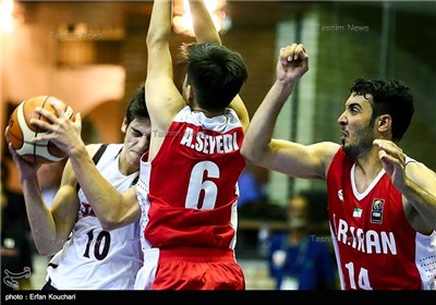 دیدار تیم‌های بسکتبال جوانان ایران و ژاپن
