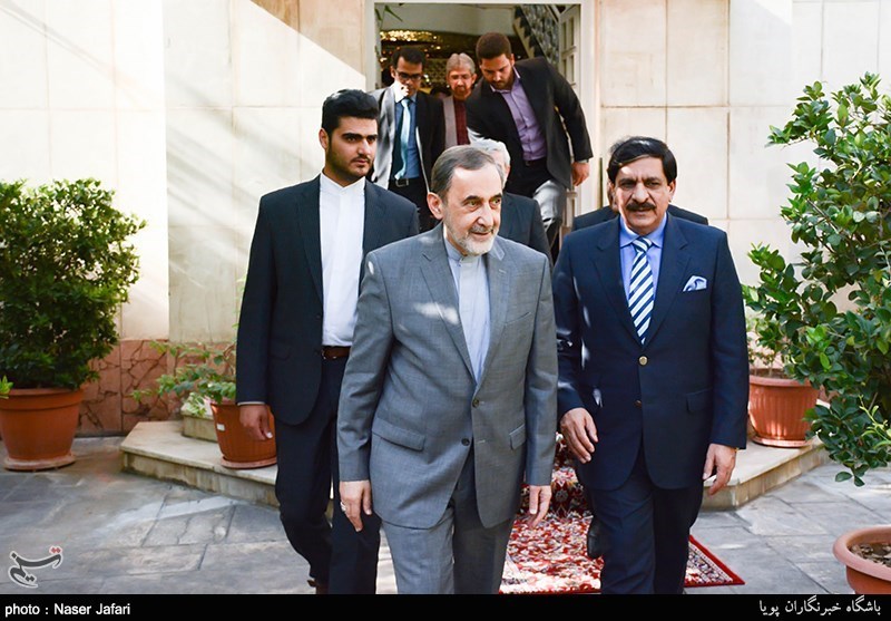 Velayati Lauds Fraternity between Iran, Pakistan