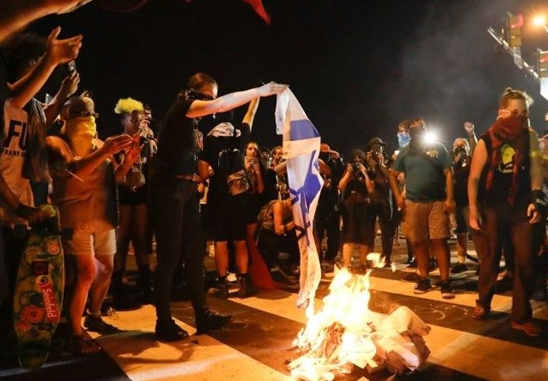 Israeli Flag Set on Fire outside US Democratic Convention