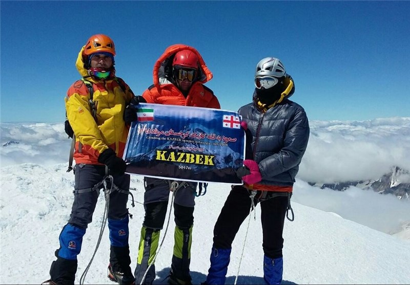 کوهنوردان خراسان شمالی &quot;قله کازبک&quot; گرجستان را فتح کردند