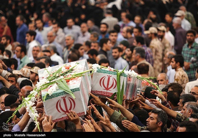 تشییع پیکر مطهر دو شهید گمنام در میانه/ شهدا باعث شدند انقلاب اسلامی بیمه شود
