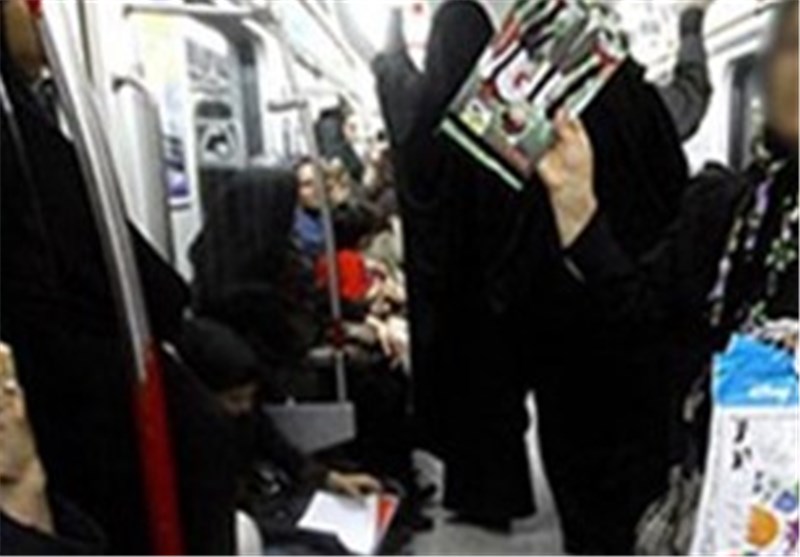 ازدحام جمعیت در ایستگاه های مترو/ دنیا مالی: مردم تحمل کنند،دولت پول نمی دهد
