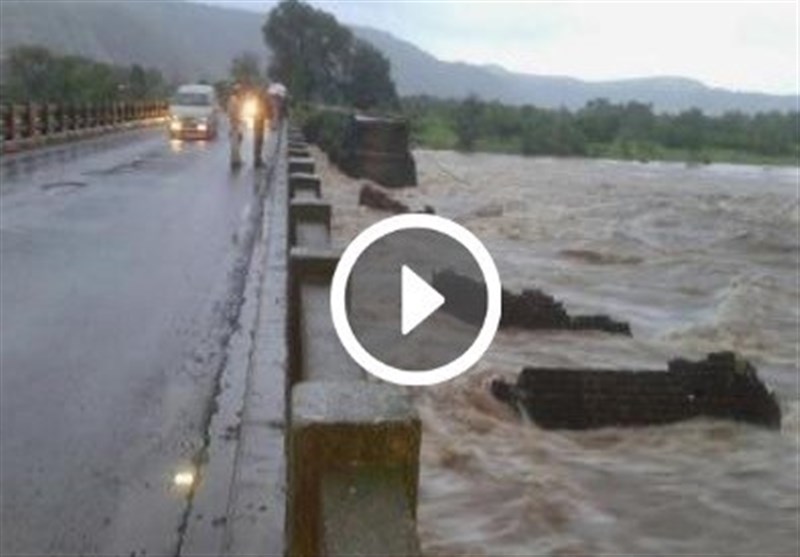 سقوط چند خودرو به داخل رودخانه و مفقود شدن 22 نفر