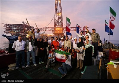 Iran Successfully Installs Platform 18B at Southern Pars Gas Field