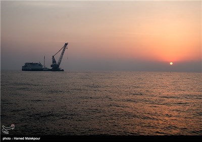 Iran Successfully Installs Platform 18B at Southern Pars Gas Field