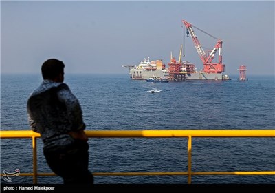 Iran Successfully Installs Platform 18B at Southern Pars Gas Field