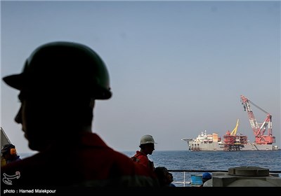 Iran Successfully Installs Platform 18B at Southern Pars Gas Field