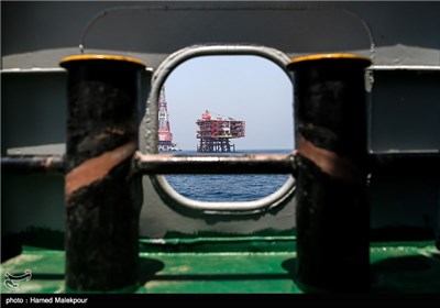 Iran Successfully Installs Platform 18B at Southern Pars Gas Field