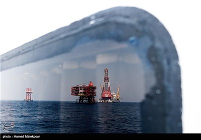 Iran Successfully Installs Platform 18B at Southern Pars Gas Field