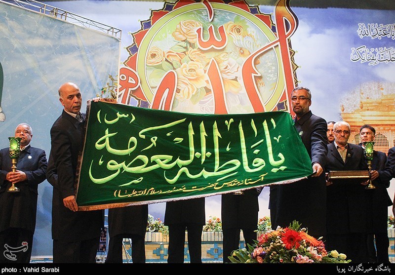 افتتاحیه بزرگداشت دهه کرامت در استان تهران/ رونمایی از پرچم بارگاه حضرت معصومه(س) + تصاویر