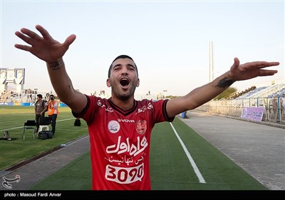 دیدار تیم‌های فوتبال گسترش فولاد و پرسپولیس - تبریز