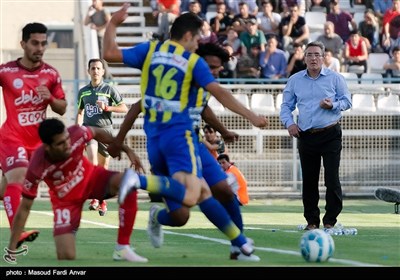 دیدار تیم‌های فوتبال گسترش فولاد و پرسپولیس - تبریز