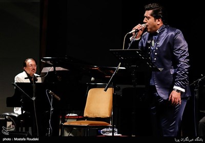 کنسرت موسیقی ناصر چشم آذر با همراهی مانی رهنما