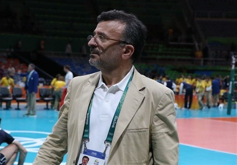داورزنی: ایرانی‏‌ها تیم ملی را تشویق می‌‎کنند اما این‌ها میتینگ سیاسی برگزار می‎کنند