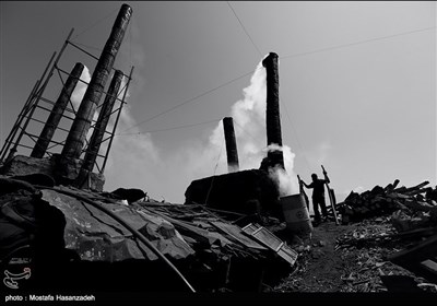کارگاه تولید ذغال در گلستان در روستای میاندره