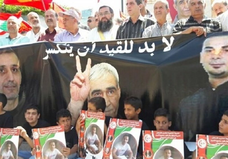 Palestinians Rally in Solidarity with Hunger Strikers