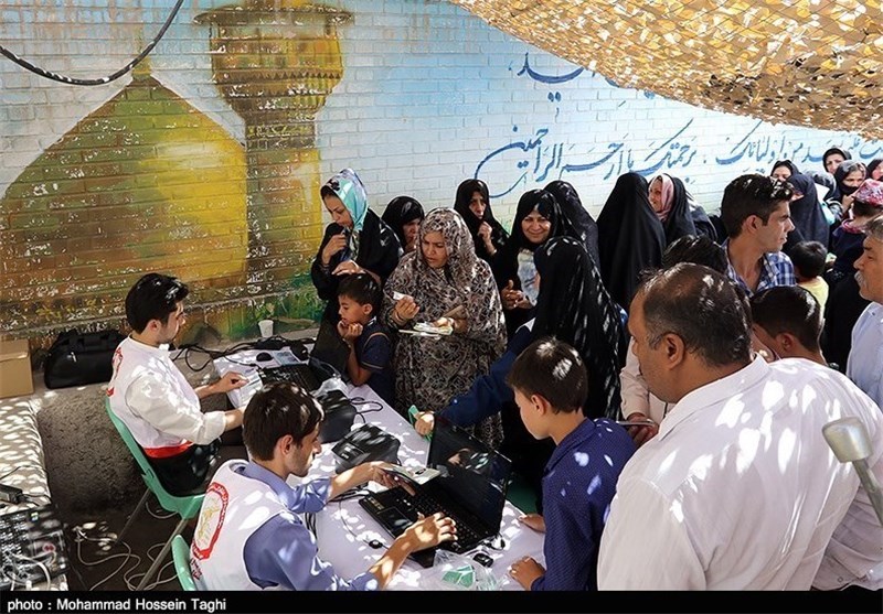 مرهم &quot;آستان قدس&quot; بر زخم بیماران حاشیه شهر مشهد/ صحنه‌های زیبای مهربانی در حاشیه شهر