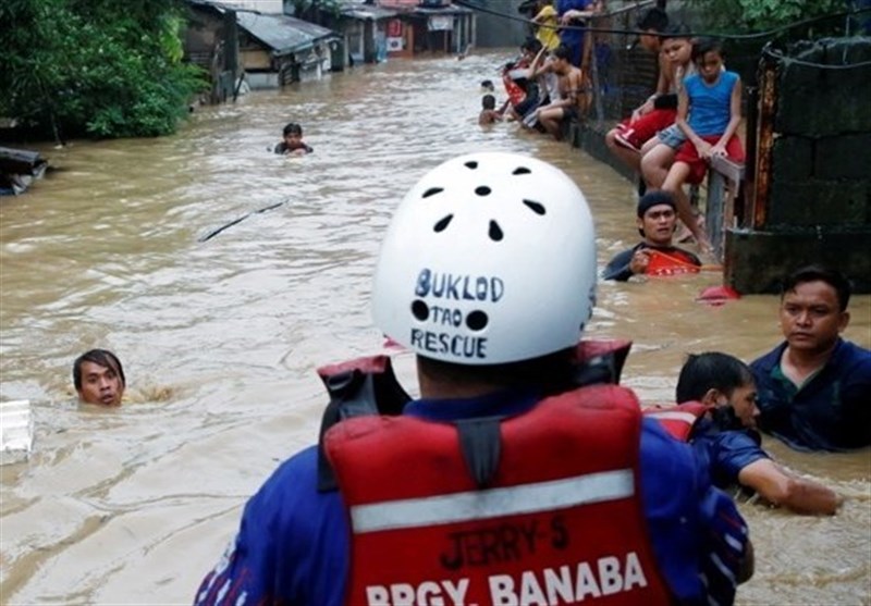 Five Dead, Tens of Thousands Flee Philippine Floods