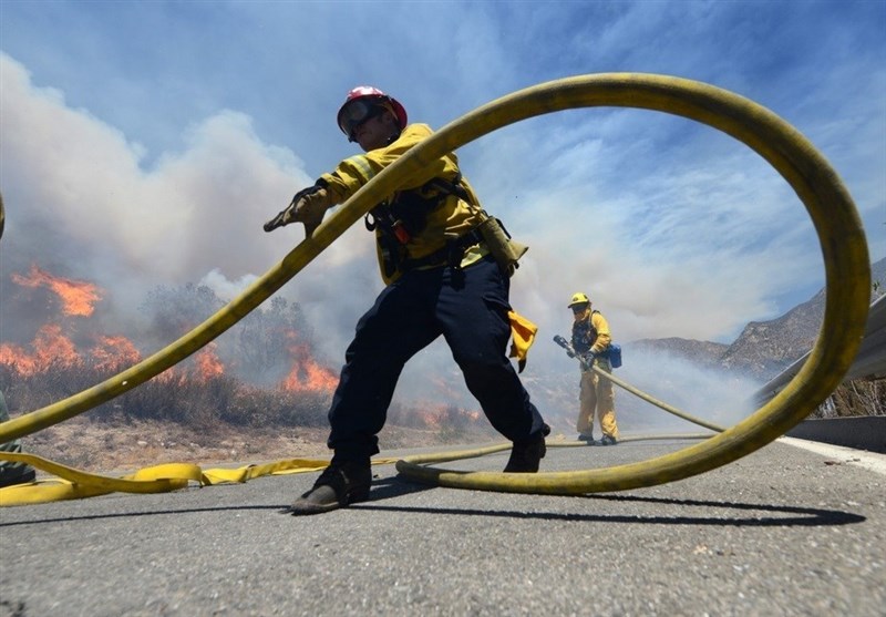 Thousands Flee Homes as California Burns