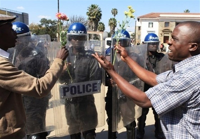 Zimbabwean Police Fire Tear Gas, Water Cannon to Disperse Protest