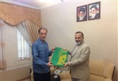 اهدای پرچم بارگاه امام رضا (ع) به کاروان پارالمپیک ایران